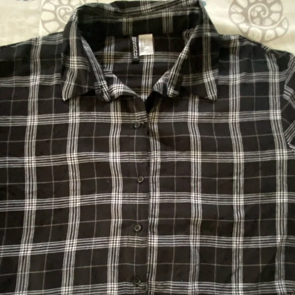 DIVIDED Women’s Long Sleeve Crop Top, Size M - Picture 2 of 5